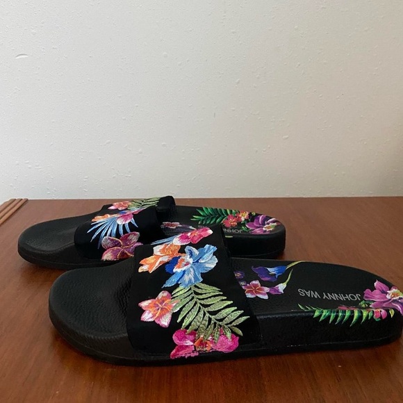 Johnny Was Aruba Pool Slide - Picture 4 of 7